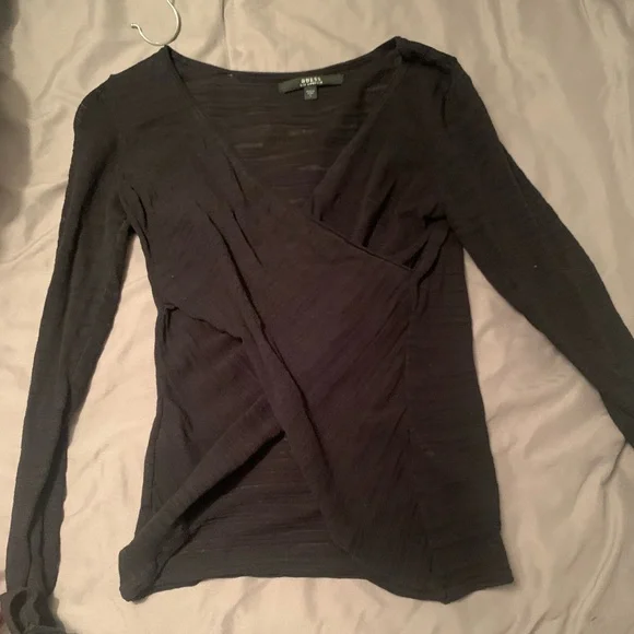 Guess wrap top - Picture 1 of 3